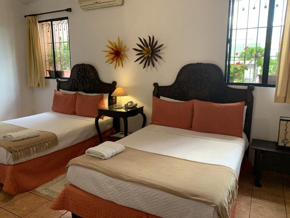 La Del Angel Bed & Breakfast 3*