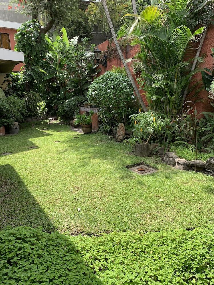 La Del Angel Bed & Breakfast