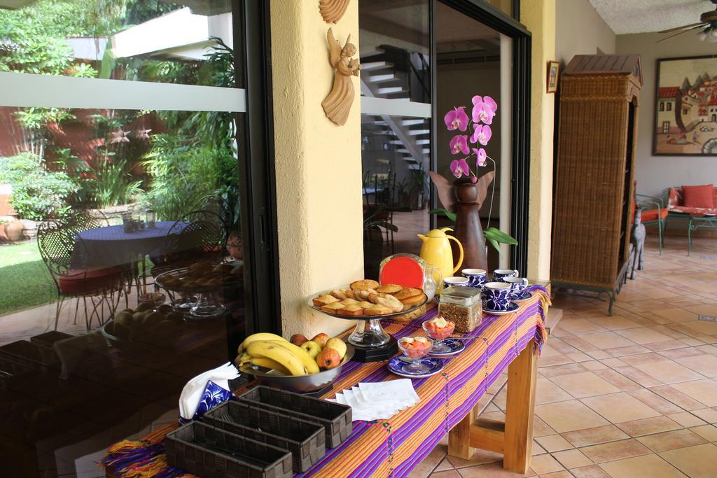 La Del Angel Bed & Breakfast